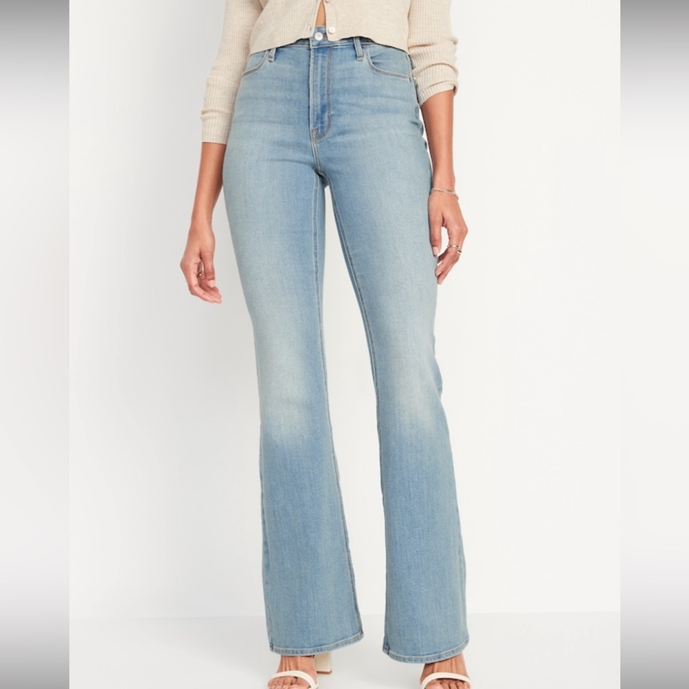 Old Navy High-Waisted Wow Flare Jeans | EUC